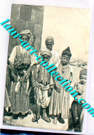 CPA ANIMÉ ALGERIE ENFANTS ET FILLETTES ARABES, MAGHREB AFRIQUE SCENE & TYPE 1900 / CARTE POSTALE ANCIENNE (1826) - Niños