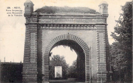 FRANCE - 57 - METZ - Porte Serpenoise Avec Monument De La Victoire - Editeur E Weber - Carte Postale Ancienne - Metz