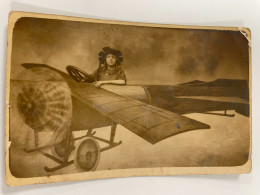 CPA - Photographie D'une Femme Pilotant Un Avion - 1914-1918: 1ère Guerre