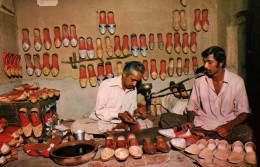 CPM - PAKISTAN - ANCIENTS SHOES OF THE MUGHALS KNOWN - Edition Venus - Pakistan