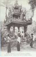 C. P. A. : MYANMAR (BURMA) : Burmese Men And Women At The Well Of A Budhist Monastery - Myanmar (Burma)