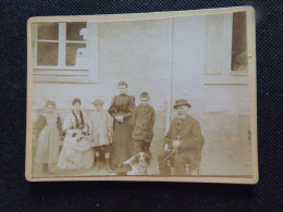 GROUPE FAMILIAL -  PHOTO   ANCIENNE   ALBUMINEE -  1890 1900 - - Anonymous Persons