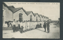 Poitiers - Quartier Aboville - 33è D'Artillerie - Rassemblement Pour La Corvée   - Hao 20019 - Casernes