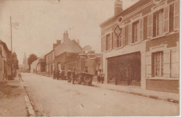 NORMANDIE  - Deux Véhicules Devant Le Garage Renault Nommé " Garage Moderne " à Localiser ( Carte Photo  ) - A Identifier