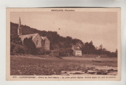 CPSM LANDEVENNEC (Finistère) - Grève De Port Maria : La Jolie Petite égliseblottie Dans Un Noeud De Verdure - Landévennec