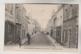 CPA SAINT PHILBERT DE GRAND LIEU (Loire Atlantique) - La Rue De La Mairie - Saint-Philbert-de-Grand-Lieu