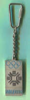Olympiade - Olympic Games 1984. Sarajevo Yugoslavia, Vintage Keychain Keyring - Bekleidung, Souvenirs Und Sonstige