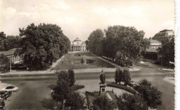 ALLEMAGNE -  Bick Auf Das Kurhaus Mit Kolonnaden Und Bismark - Denkmal  - Carte Postale Ancienne - Wiesbaden