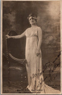 ARTISTE - Madeleine MATHIEU De L'Opéra Comique   Autographe Dédicace (pli En Haut) - Oper