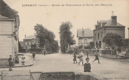 CARTE POSTALE ORIGINALE ANCIENNE : LIVAROT LA ROUTE DE VIMOUTIERET L'ECOLE DES GARCONS ANIMEE CALVADOS (14) - Livarot