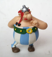 FIGURINE ASTERIX PLASTOY 2002 OBELIX TIMIDE AVEC BOUQUET DE FLEURS (3) - Asterix & Obelix