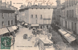 BOURGOIN (38)- Place D'Armes Et Le Marché - PHARMACIE LIBOLD - GRAND CAFÉ DE LA PLACE - # OMNIBUS - Bourgoin