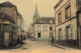 Chennebrun * Rue Et église Du Village * Cpa Toilée Colorisée - Andere & Zonder Classificatie