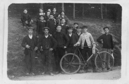 Carte Photo Les Jeunes Autour De La Bicyclette...y A Des Rèves De Tour De France - Andere & Zonder Classificatie