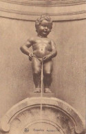 AK149333 BELGIUM - Bruxelles - Manneken Pis - Berühmte Personen