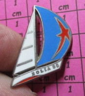 812F Pin's Pins / Beau Et Rare / SPORTS / VOILE VOILIER EOLIA 38 REGATE COURSE Double Attache Par COINDEROUX - Zeilen