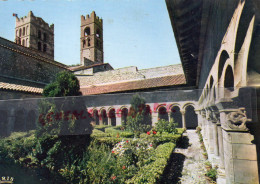 66-  ELNE - LE CLOITRE ET LES CLOCHERS DE LA CATHEDRALE STE EULALIE - Elne