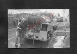 MILITARIA PHOTO 13X9 POMPIER À COUILLY PONT AUX DAMES 77 CAMION POMPE BERLIET FOURGON GENDARME & 4 L RENAULT : - Pompieri