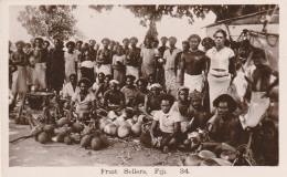 4902 19 Fiji, Fruit Sellers. (Photo Card) - Fidji