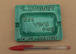 026, Cendrier C Brunet Vins Fins Porto Marqueto, En Faience - Otros & Sin Clasificación