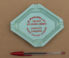 029, Cendrier Saint Calais Le Mans Sarthe Verrerie Porcelaine Faience R Poulain En Opaline - Glas