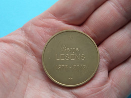 SERGE LESENS 1976 - 2012 >>> Schrijver (?) Pluim / Veder ( Zie / Voir SCANS ) 22 Gr. / 37 Mm. ! - Other & Unclassified