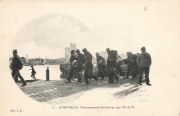 La Rochelle * Embarquement Des Forçats Pour L'ile De Ré * Prison Bagne Prisonniers - La Rochelle