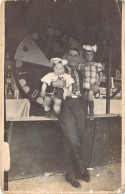 Fête Forraine - Carte Photo - Henri Bonnet - Homme Avec Deux Enfants -  Carte Postale Ancienne - Zirkus