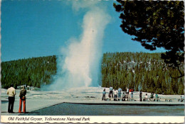 Yellowstone National Park Old Faithful Geyser - Parques Nacionales USA