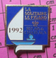 220 Pin's Pins / Beau Et Rare / SPORTS / BATEAU VOILE VOILIER SOLITAIRE DU FIGARO 1992 RELAIS & CHATEAUX Variante Foncée - Segeln