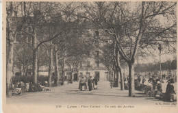 (69) LYON. Place Carnot. Un Coin Des Jardins (Hôtel-Restaurant Des Voyageurs ) - Lyon 2