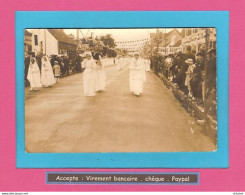 Carte Photo  OYE PLAGE   4 Cortege    Procession   Dans La Rue   Animée - Oye Plage