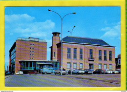 WATTRELOS  L-Hotel De Ville Differentes Voitures Sur Le Parking - Wattrelos