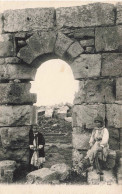 ALGERIE - Tipaza - Dans Les Ruines De La BASILIQUE Ste Saiza - Enfants - LL - Carte Postale Ancienne - Scènes & Types