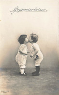 Enfants * Carte Photo * Le Premier Baiser ! * Bisou Amoureux Bébés * Mode - Other & Unclassified