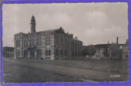 Carte Postale 59. Orchies Le Kiosque à Musique Et L'hotel De Ville  Très Beau Plan - Orchies