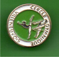 PIN'S . SPORT . " CERCLE GYMNIQUE VILLENEUVOIS " . VILLENEUVE-SUR-LOT - Réf. N°78PNS - - Gymnastiek