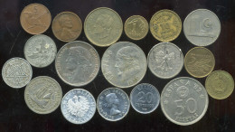 Lot De 18 Monnaies Du Monde ( 36 ) - Lots & Kiloware - Coins