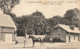 Victot Pontfol * Le Haras De M.A. AUMONT * La Cour Neuve * SIMONIAN Cheval étalon Pur Sang * Hippisme Hippique Chevaux - Autres & Non Classés