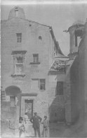 13-LES-BAUX-DE-PROVENCE-CARTE-PHOTO- HÔTEL DES PORCELETS ET LANTERNE DES MORTS - Les-Baux-de-Provence