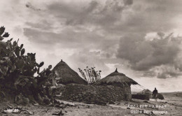 ETHIOPIE / TUKULS ON THE ROAD TO DEBRE ZEIT / BEL AFFRANCHISSEMENT - Ethiopie