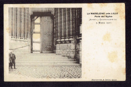 CPA 59 - LA MADELEINE - PORTE DE L'EGLISE APRES L'INVENTAIRE DU 3 MARS 1906 - PETIT PLI D'ANGLE HAUT DROITE - La Madeleine