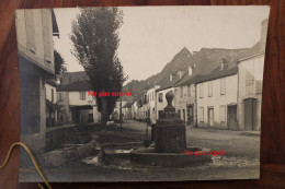 Photo 1920's Lucq De Béarn Femme à La Fontaine Rue Village - Old (before 1900)