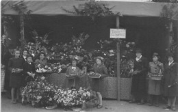 A Identifier Carte Photo Non Localisée  Tombola. Vendeuses  Fleurs .        (voir Scan) - Photographs