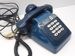 - TELEPHONE A TOUCHES VINTAGE Couleur BLEUE COLLECTION DECO XXe De Grenier    E - Telefonia