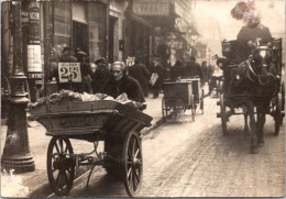 27-7-2023 (3 S 54) France - B/w - Paris In 1900 (shopping Cart - Marchant) - Mercaderes