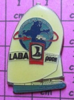 220 Pin's Pins / Beau Et Rare / THEME : SPORTS / VOILIER COURSE OCEANIQUE LADA RESEAU POCH - Segeln