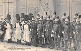 65-LUZ-SAINT-SAUVEUR- COMPAGNIE DES SAPEURS-POMPIERS , LA REVUE PLACE DE LA MAIRIE - Luz Saint Sauveur