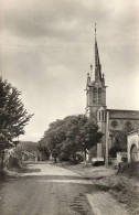 57 Saint Médard   " L" Eglise  Et La Rue Principale " - Chateau Salins