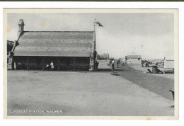 Postcard, Kent, Dover, Deal, Walmer Lifeboat Station, Footpath, People. - Dover